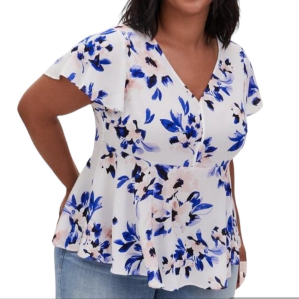 Torrid blue floral baby doll flutter sleeve top